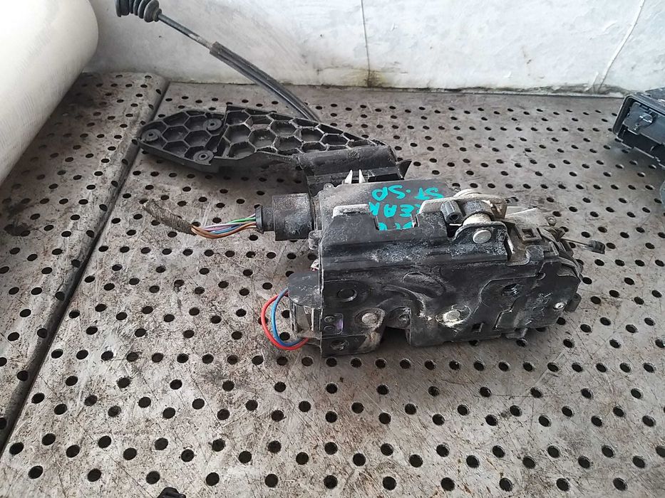 Broasca usa stanga spate vw golf 4 1j break