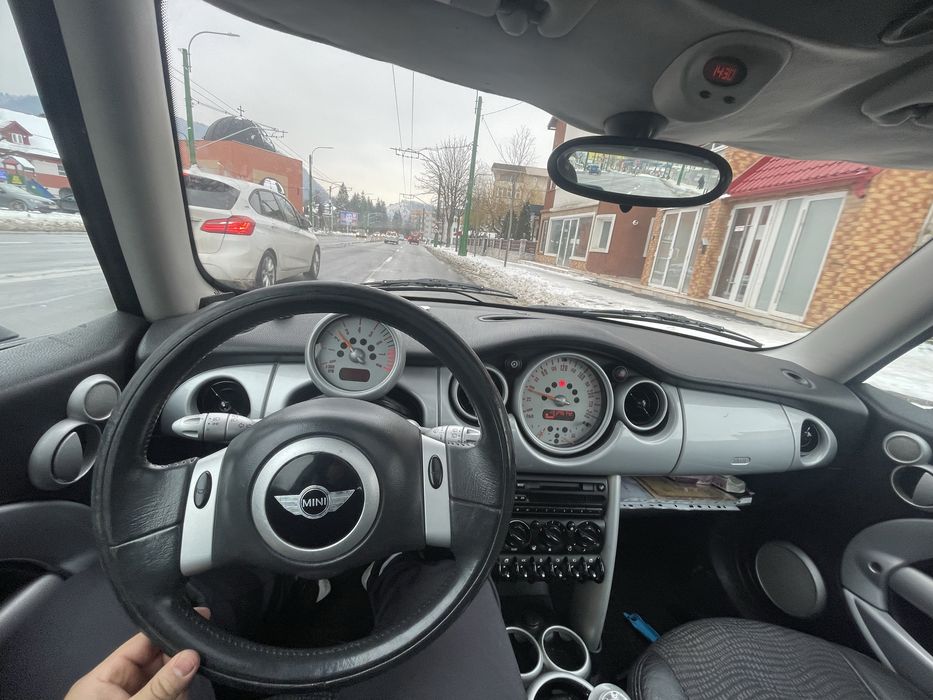 Mini cooper cu plafon panoramic cu trapa