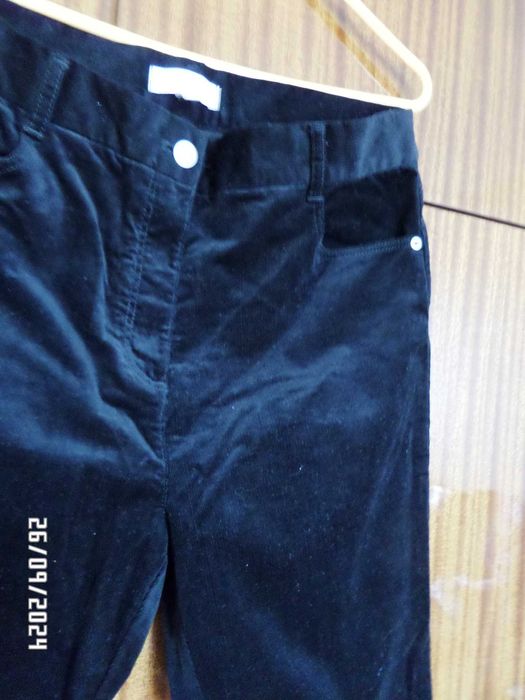 Нови черни джинси от фин рипсен плат