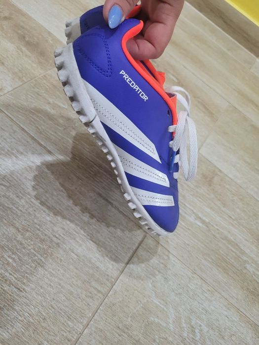 Футболни обувки-стоножки Adidas Predator