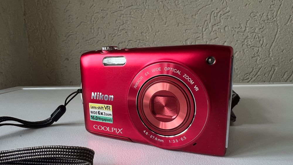Nikon  Coolpix S3300