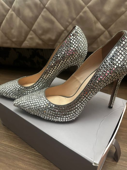 Продам туфли со стразами