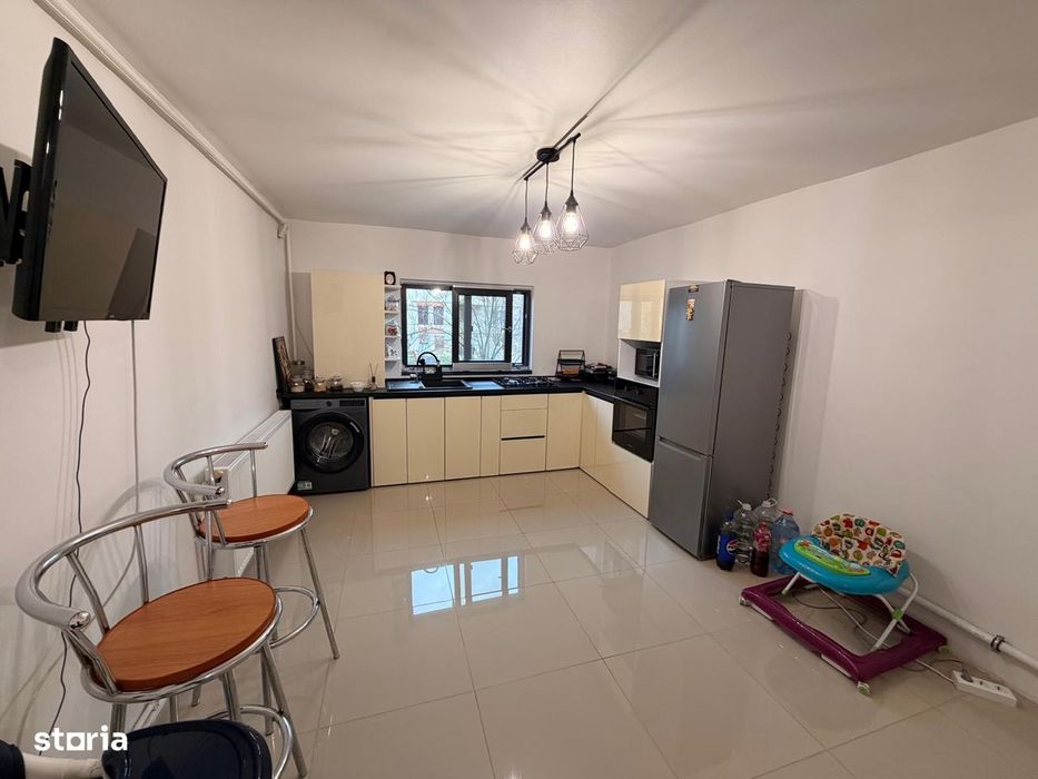Apartament 2 camere Mioveni, renovat, mobilat, Et.1