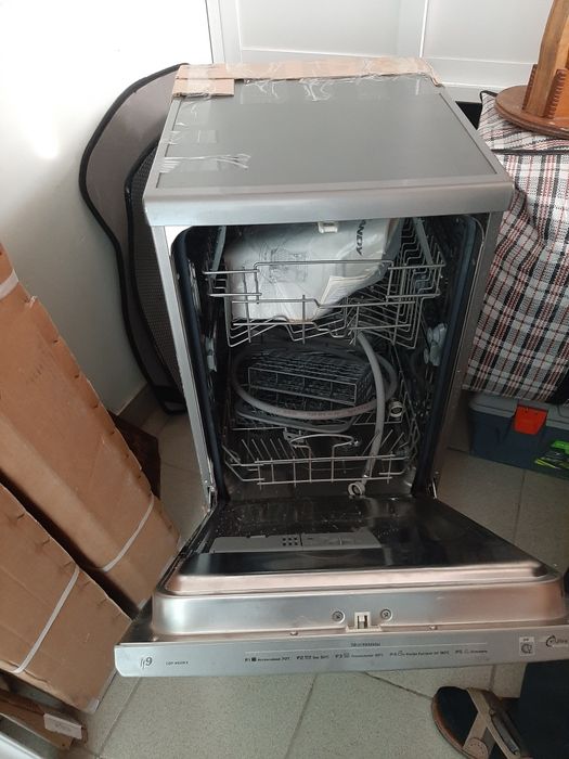 Срочно продам посудомоечную машинку