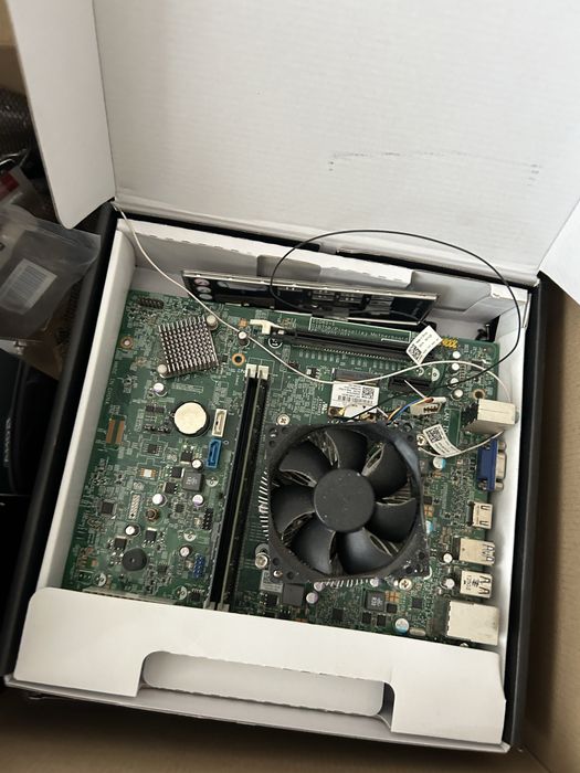 Комплект части за компютър и периферия