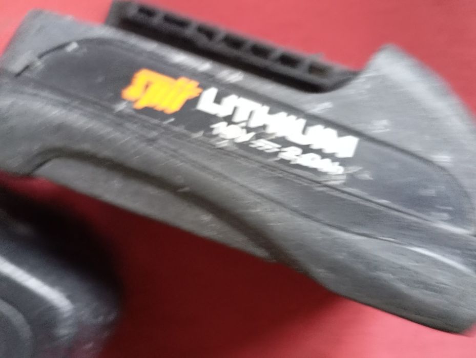 Спит зарядно устройство 18 волта