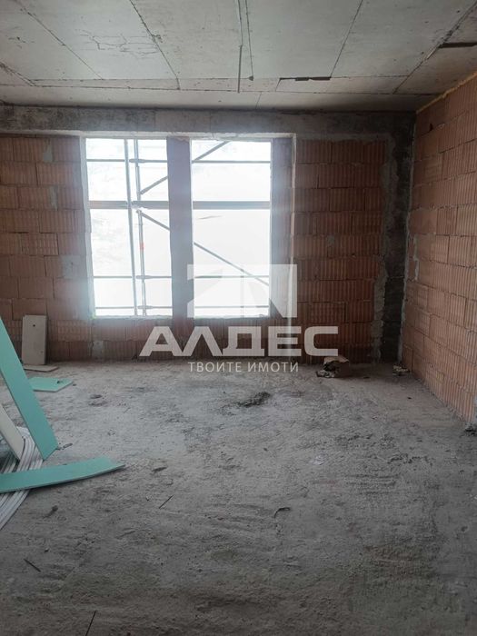 Продава се чисто нов тристаен ап. в Банишора!