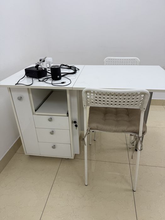 Стол маникюрный и для детских комнат