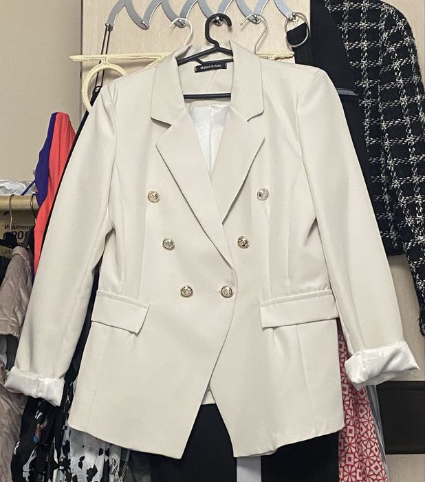 Ново сако, цвят нюд, отговаря на размер М