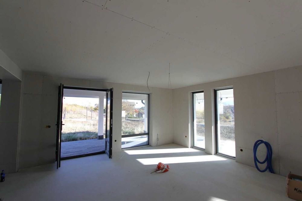 НОВА Самостоятелна къща до гр.София, с.Гурмазово