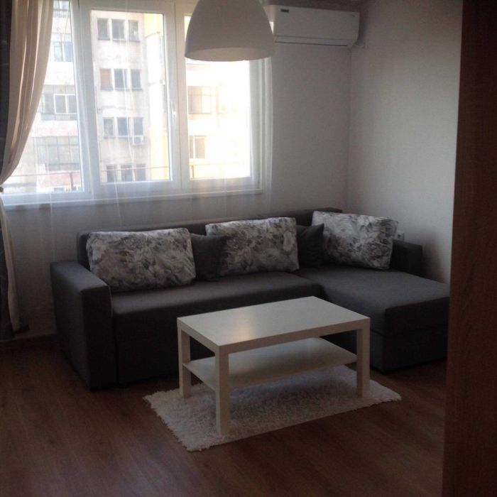 Дава се под наем Едностаен апартамент в Ямбол, Златен рог - 42 кв.м за 255 € - Снимка #1