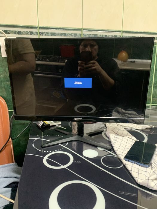 monito ce se vede in poze