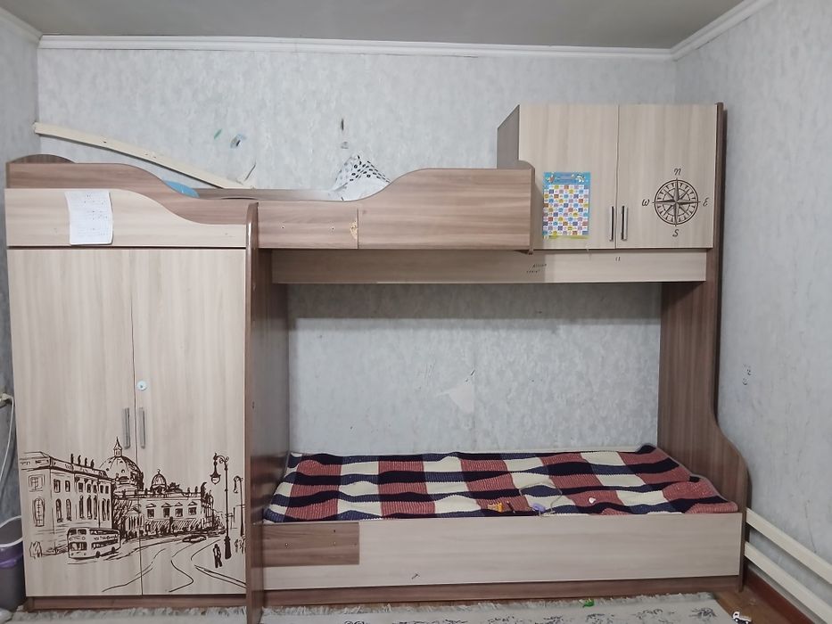 Детский кроват и шкаф