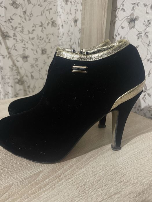 Продам ботильоны женские замша