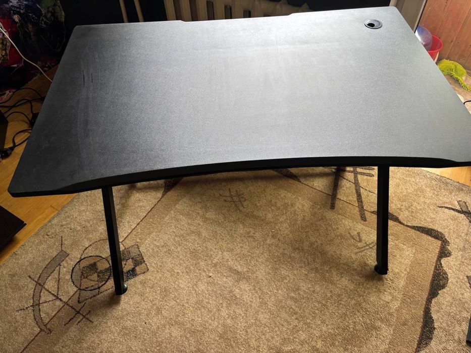 Стол компьютерный Trust GXT 711 Dominus