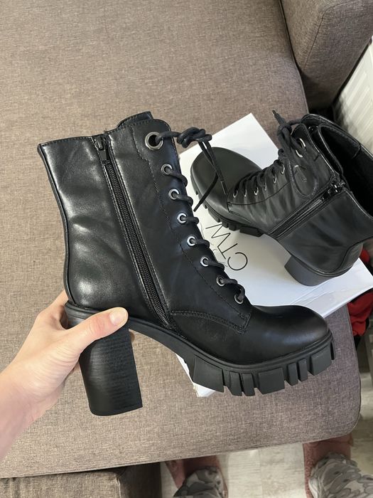 Кожени боти с висок ток