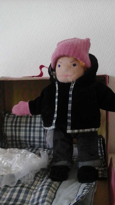 Кукольный домик-чемоданчик с куклой