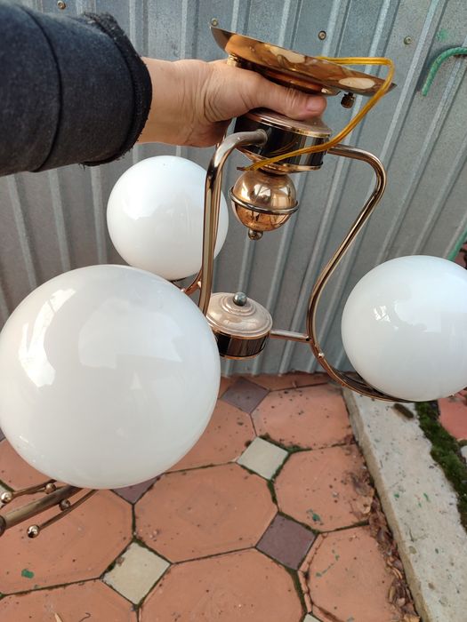 Продам люстры потолочные