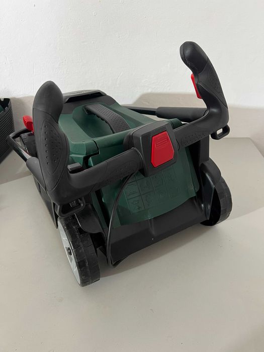 Mașină de tuns gazon cu acumulator Bosch CityMower 18V-32-300
