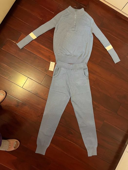 Нов елегантен спортен костюм. Размер S-M.