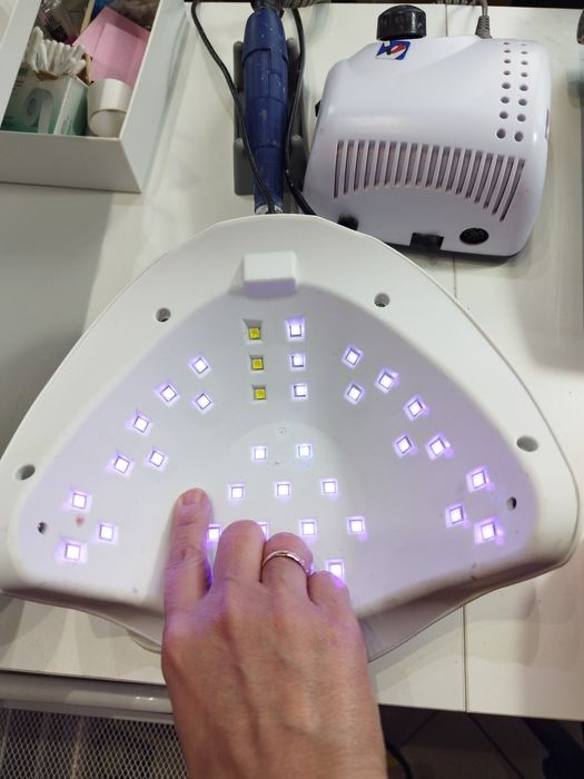 Продам лампу , отлично сушит .