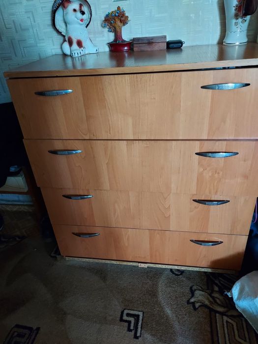 Пролам стол кухонный и комод