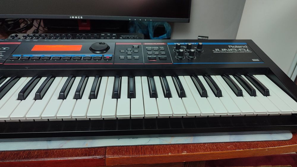 Синтезатор сотилади