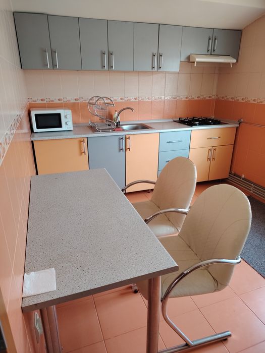 Închiriez apartament cu doua camere la casa  1 Mai  spitalull nr 1