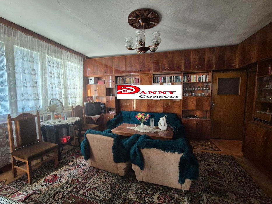 Тристаен апартамент в гр. В. Търново до Пожарната