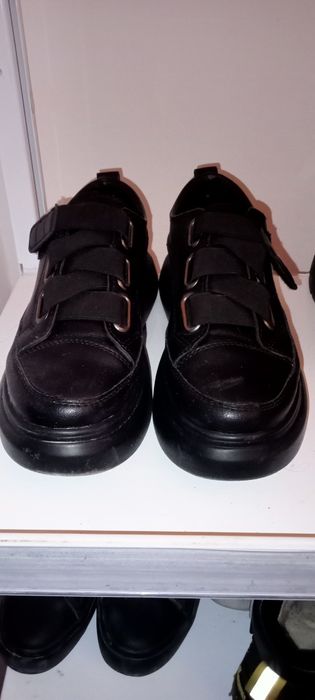 Чёрный кроссовки