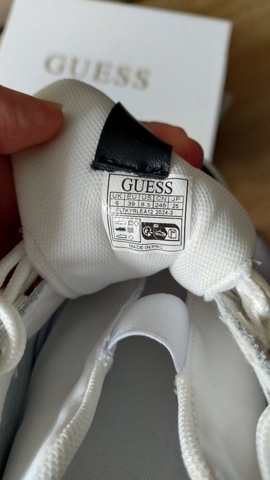 Чисто нови обувки Guess