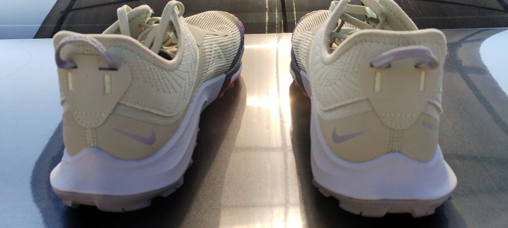 Adidași Nike ne-o zoom.