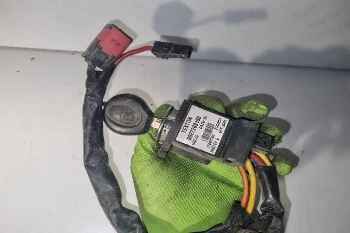 Contact cu cheie Peugeot 206 2002 1.1 MT (60 hp)