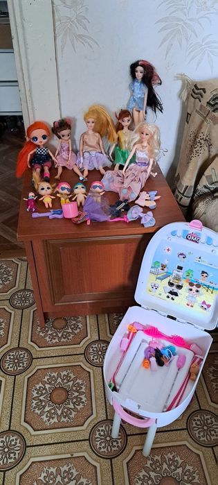 Наборы кукол с рюгзачком.