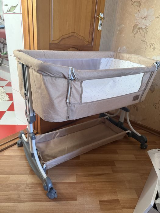 Продам приставную кроватку
