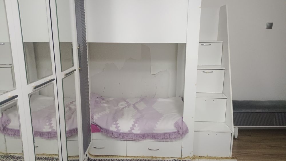Продается двухяьрустный кровать