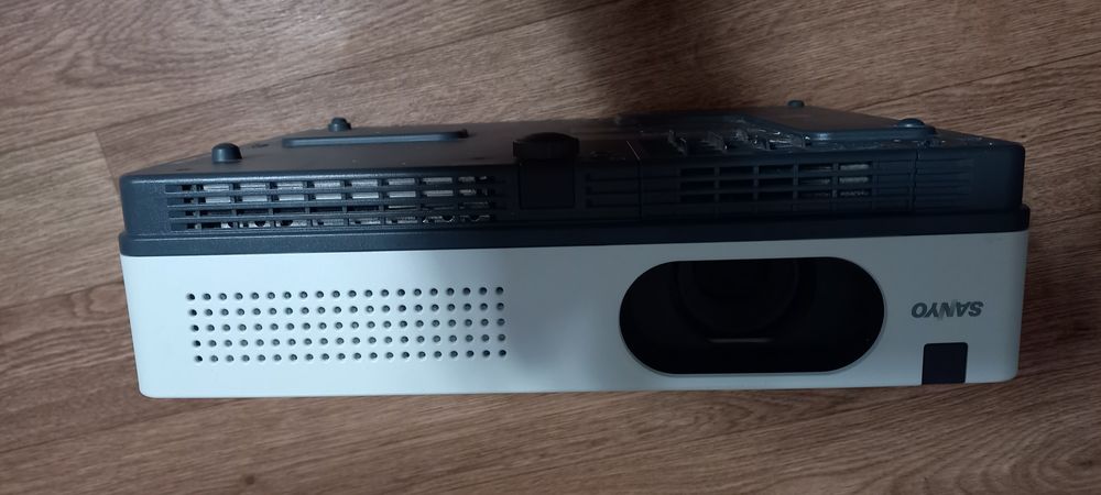 Продам проэктор SANYO  Б/у