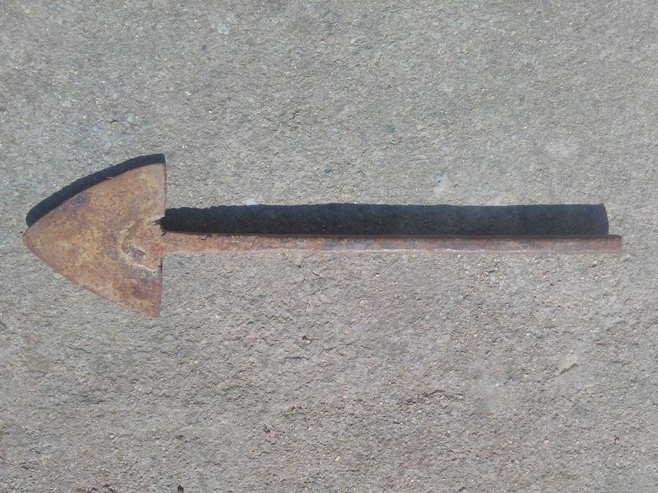 Продавам две антикварни стрелки за урала ковано желязо ръчни