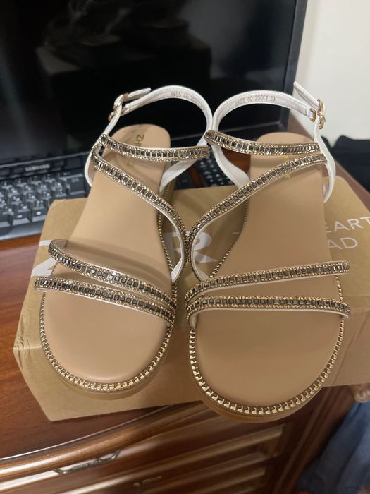 Босоножки шикарного качества  фирма ZHR