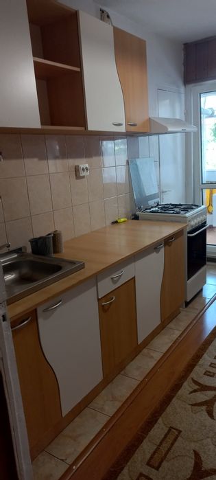 Închiriez apartament