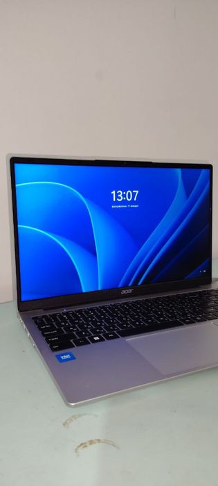 Novtbuk Acer sotiladi holati alo darajada