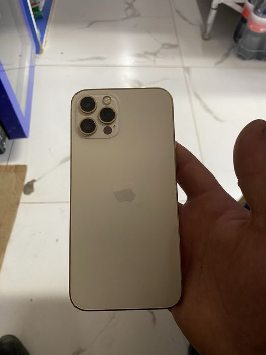 Айфон 12 про в отличном состоянии