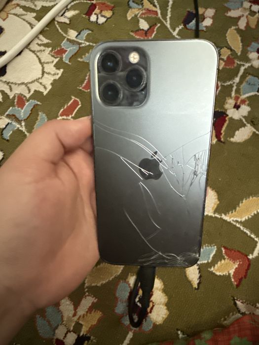 Iphone 12 pro сатылады.