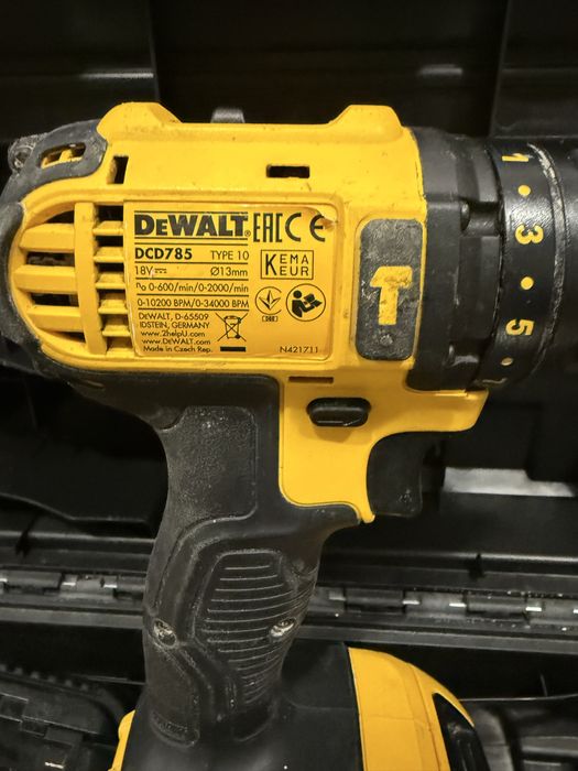 Винтоверт Dewalt DCD785