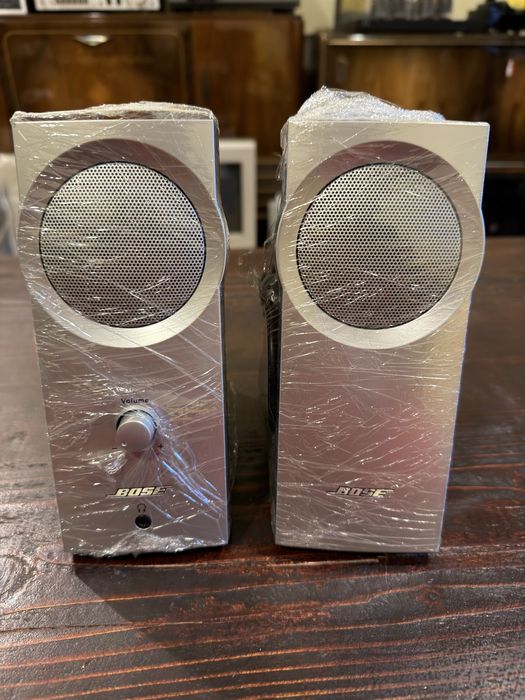 Apple iMac G4 lampă 15” - 1Ghz 768MB RAM 80GB HDD, AirPort (wireless)