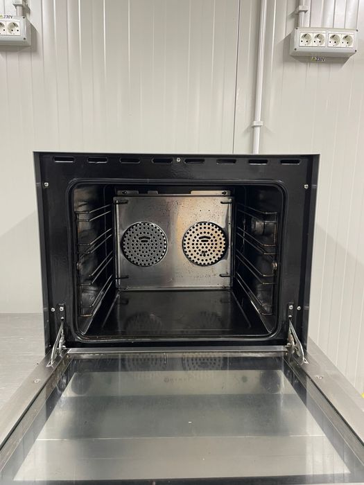 Cuptor convenție Hendi , 4 tavi si 2 ventilatoare