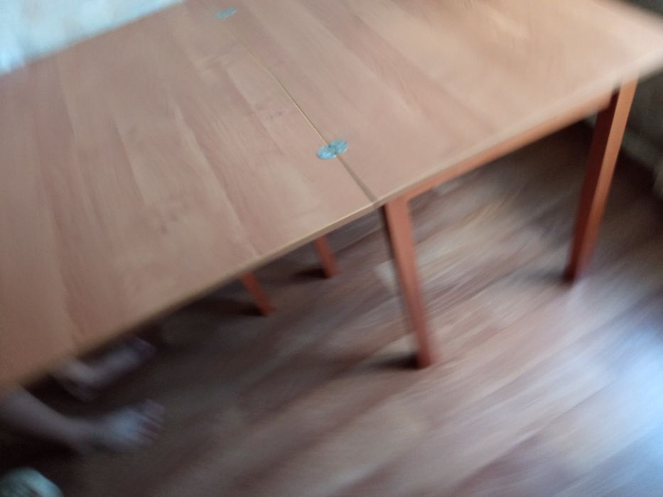 Кухонный стол и  стулья