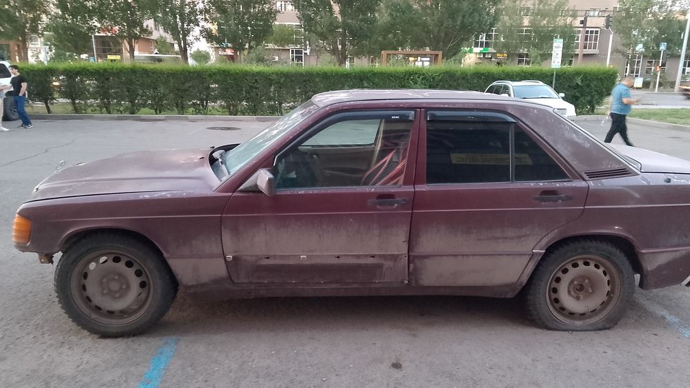 Мерс 190, 1992. За 250000