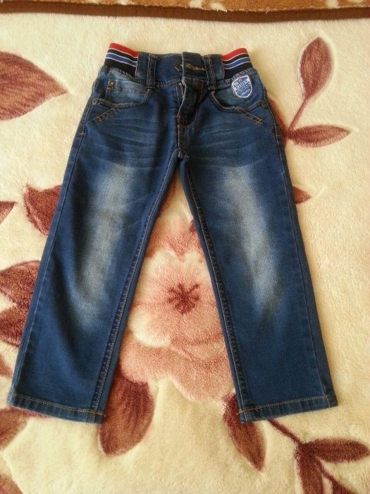 Продам джинсы детские