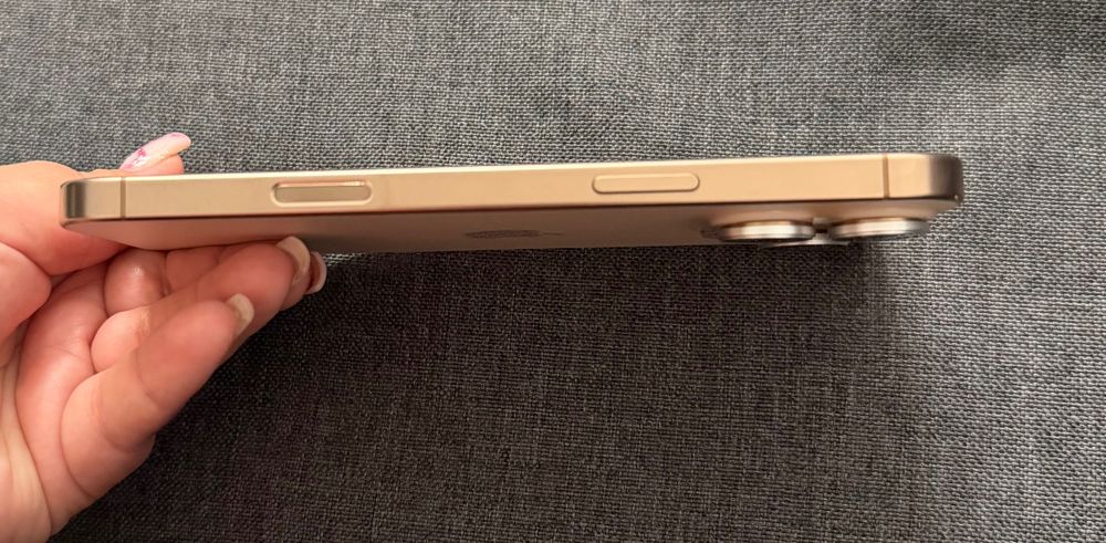 iPhone 16 pro max с Гаранция до ноември 2026г.